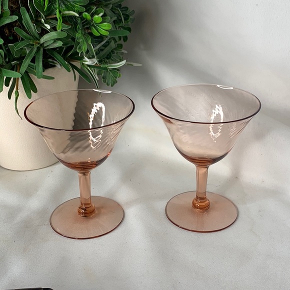 Other - Beautiful pink swirl champagne/ sherbet glasses